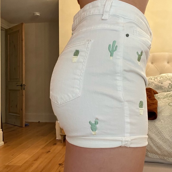 White Denim Shorts - Cactus Embroidery - Picture 8 of 9